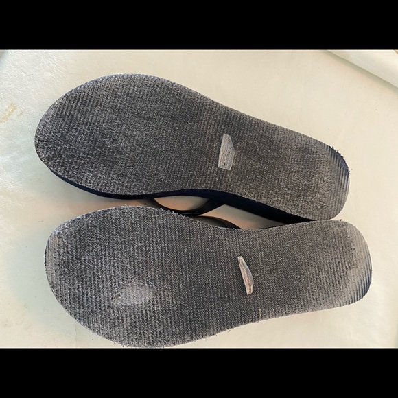 Guess sz 8.5 nautical wedged flip flops. - Picture 5 of 5